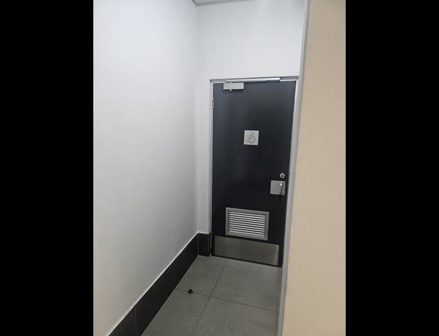 4,730M² OFFICE FOR SALE IN LONGMEADOW
